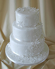 Silver Wedding Cake on Snowflake Wedding Cake   Perfect For A Winter Or Holiday Wedding